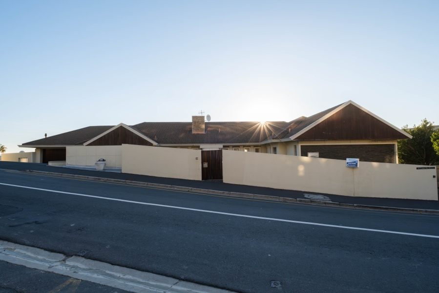 1 Bedroom Property for Sale in Camps Bay Western Cape